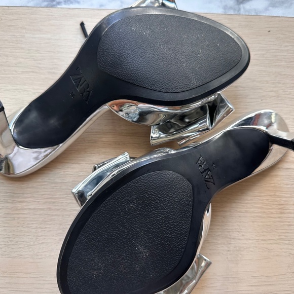 Zara Silver Metallic Heels - Picture 3 of 4